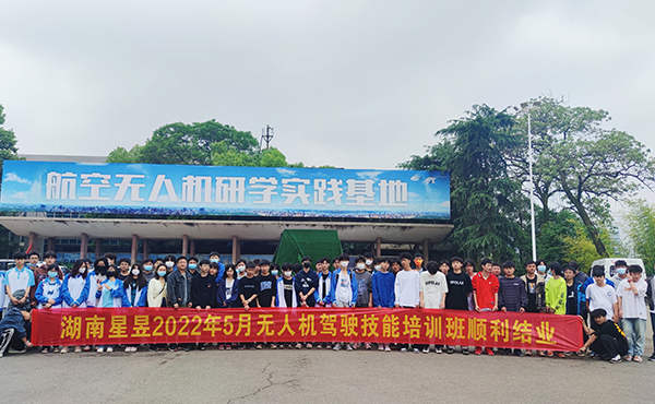 2022年5月批次考证合影